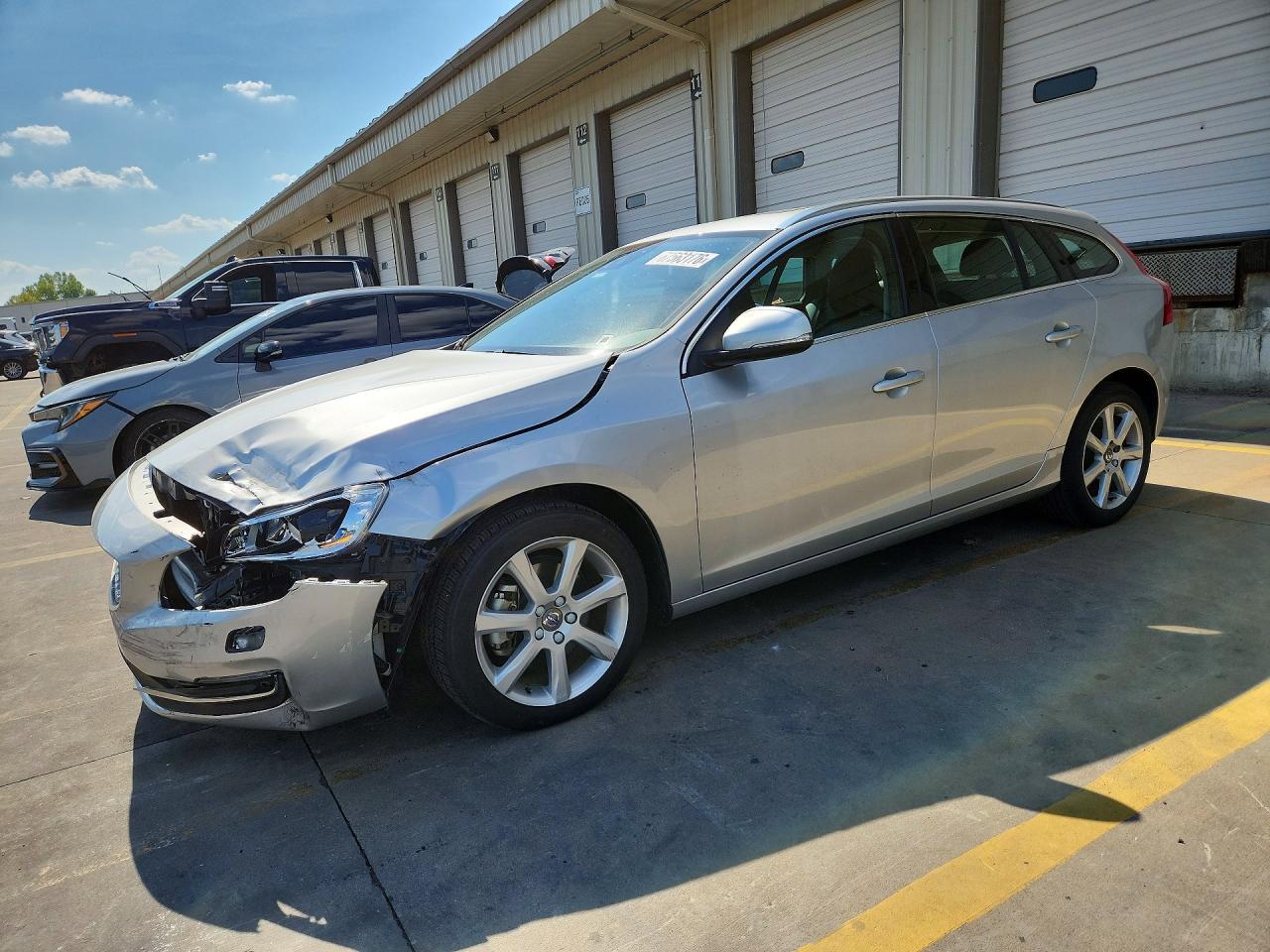 2017 VOLVO V60 YV140MEM5H1334500