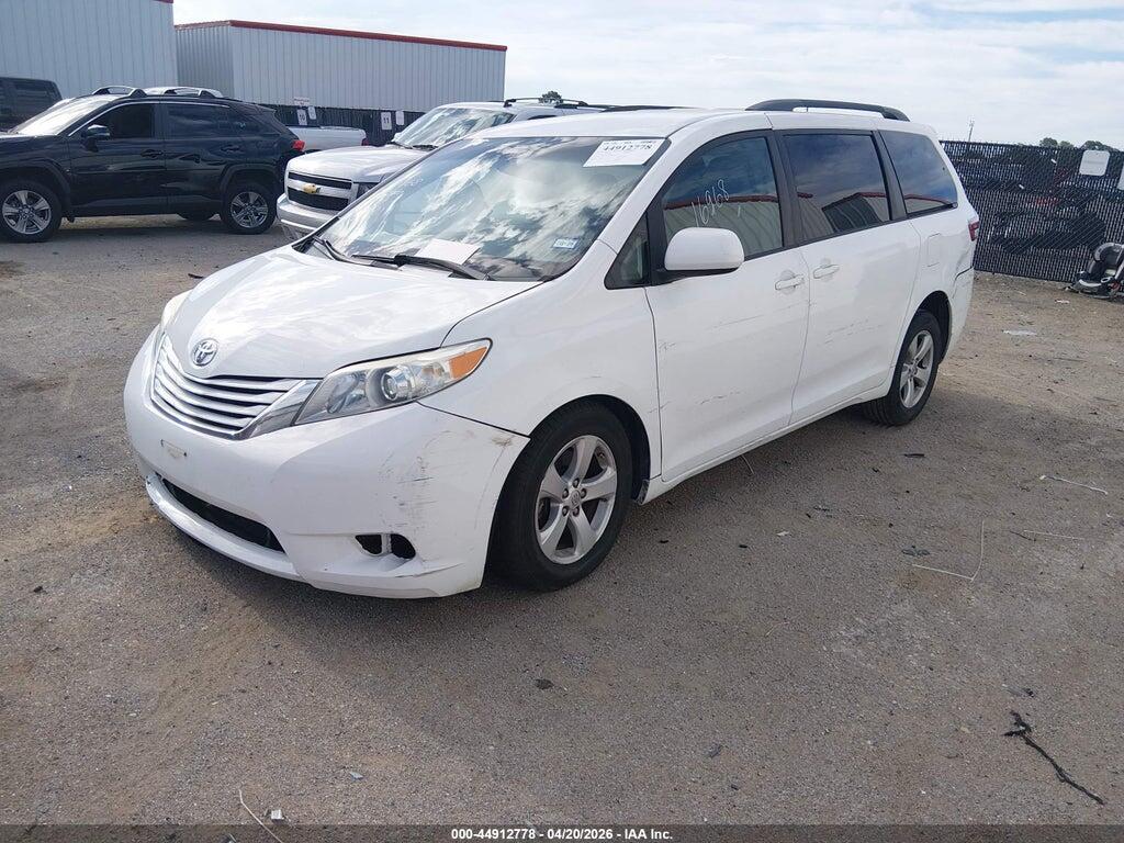 5TDKK3DC8FS577924 2015 TOYOTA SIENNA photo no. 2