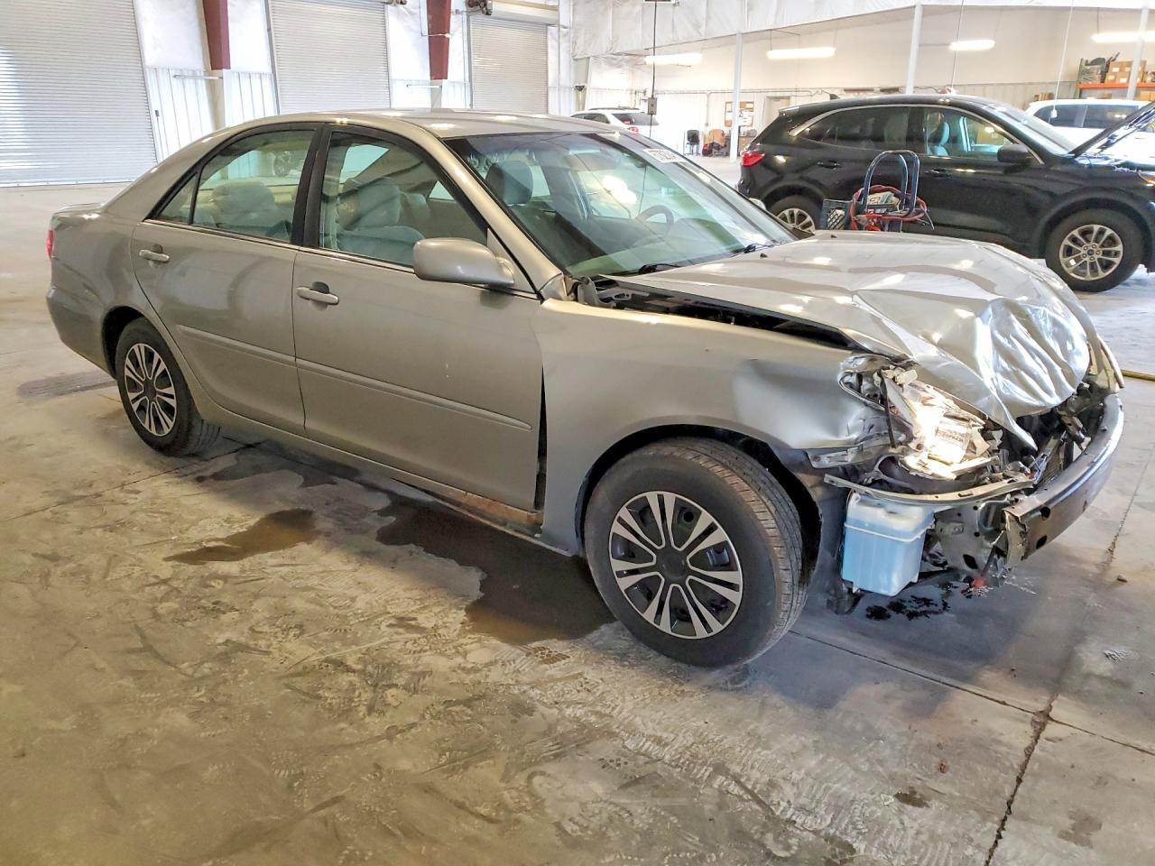 2005 TOYOTA CAMRY LE — Фото 4 из 12