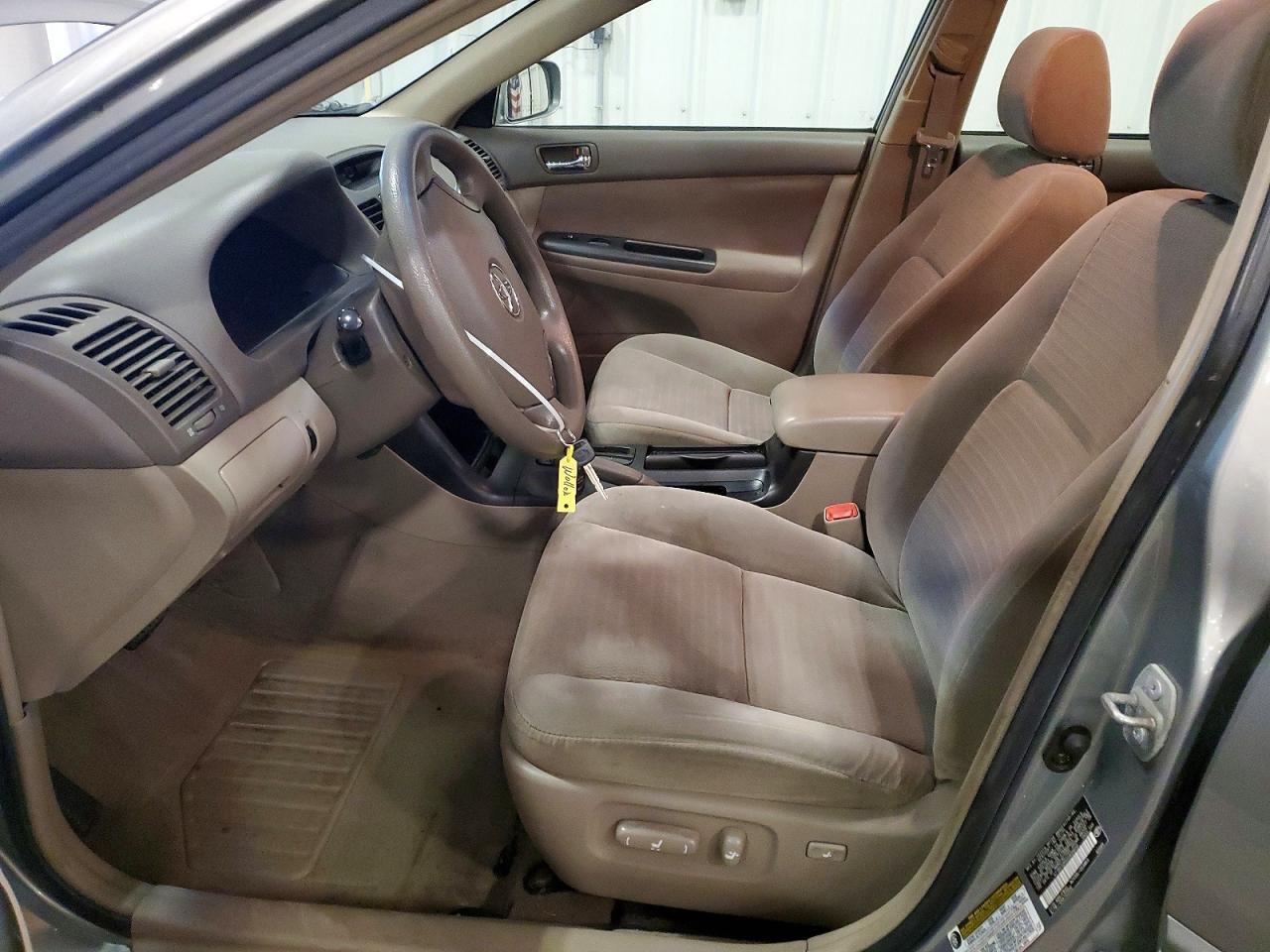 2005 TOYOTA CAMRY LE — Фото 7 из 12