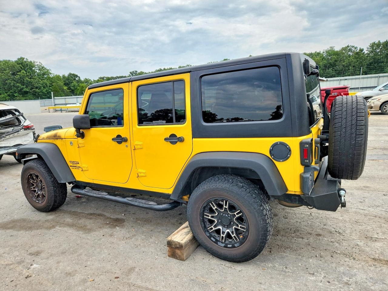 2011 JEEP WRANGLER UNLIMITED SPORT — Фото 2 из 13