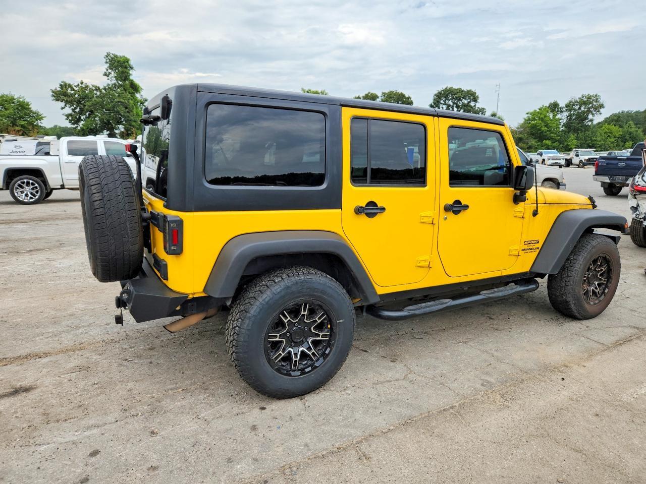2011 JEEP WRANGLER UNLIMITED SPORT — Фото 3 из 13