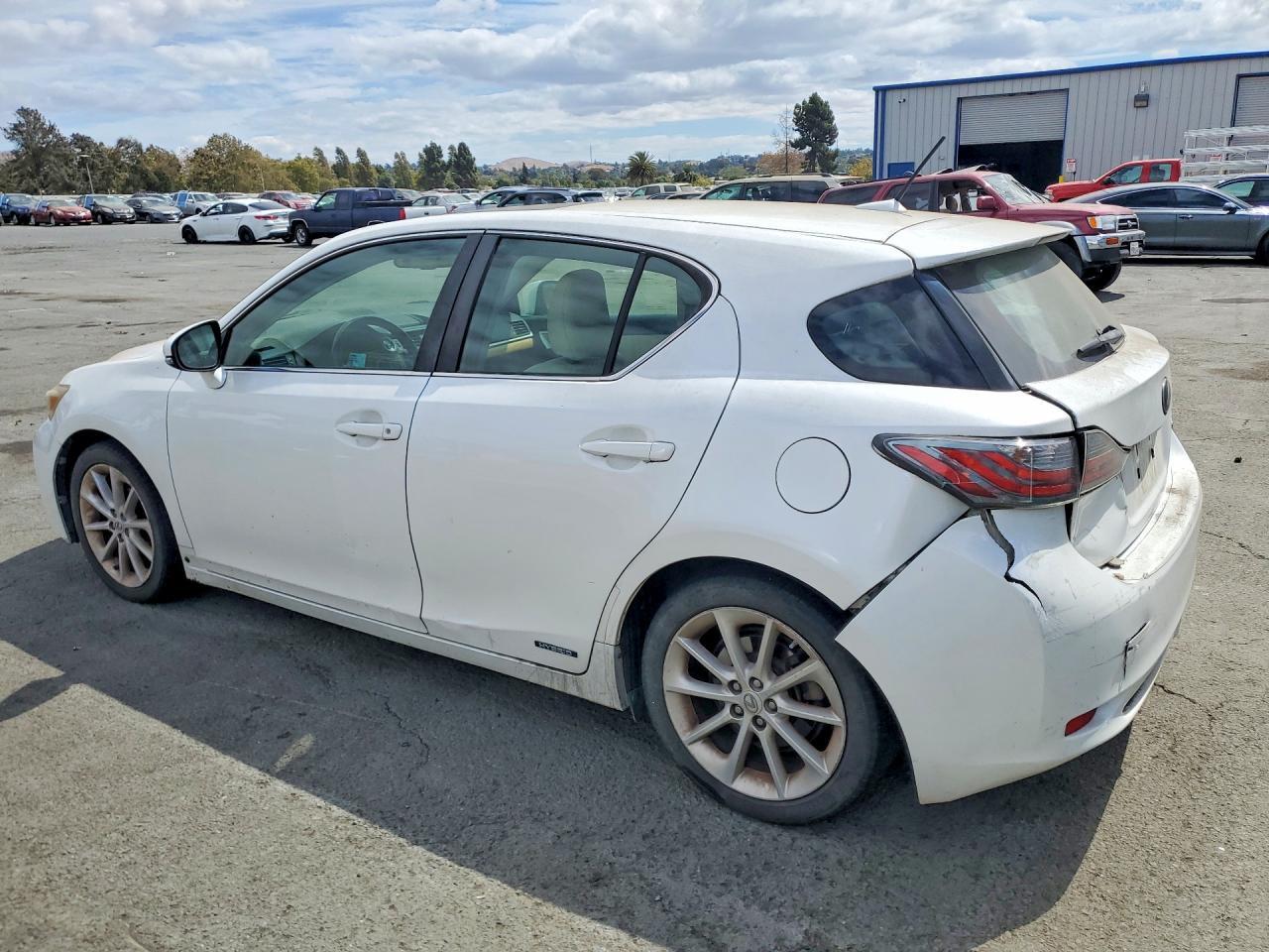 JTHKD5BH6B2020904 2011 LEXUS CT photo no. 2
