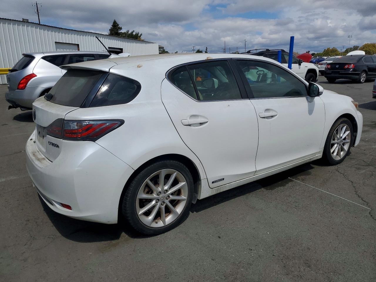 JTHKD5BH6B2020904 2011 LEXUS CT photo no. 3