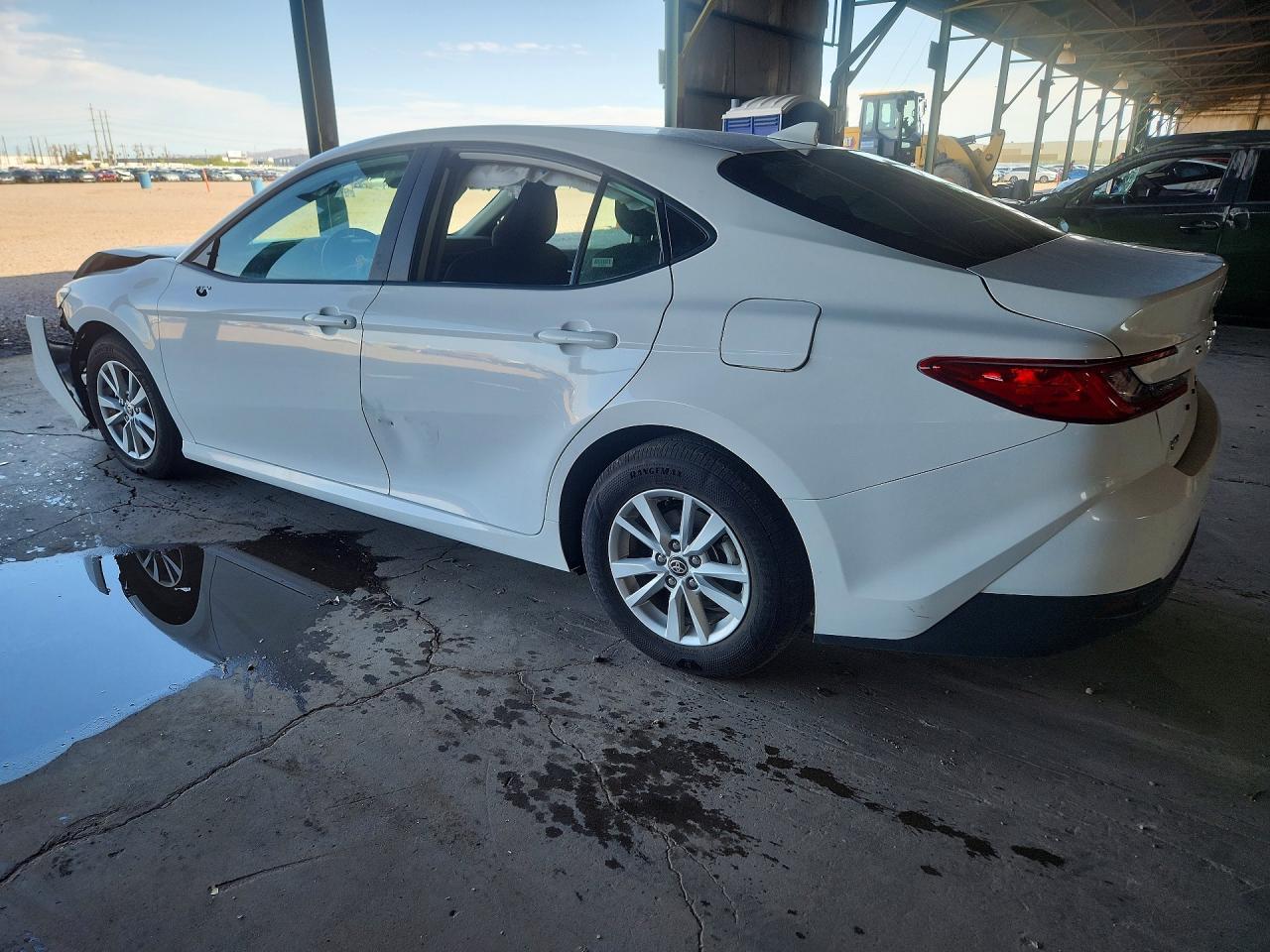 2026 TOYOTA CAMRY LE — Фото 2 из 13