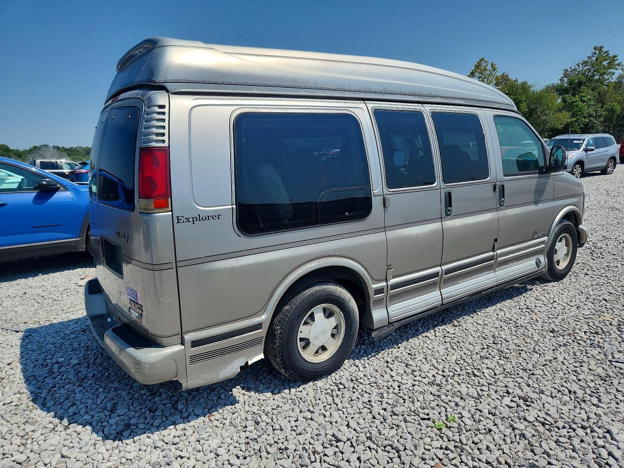 1998 GMC SAVANA RV G1500 — Фото 3 из 13