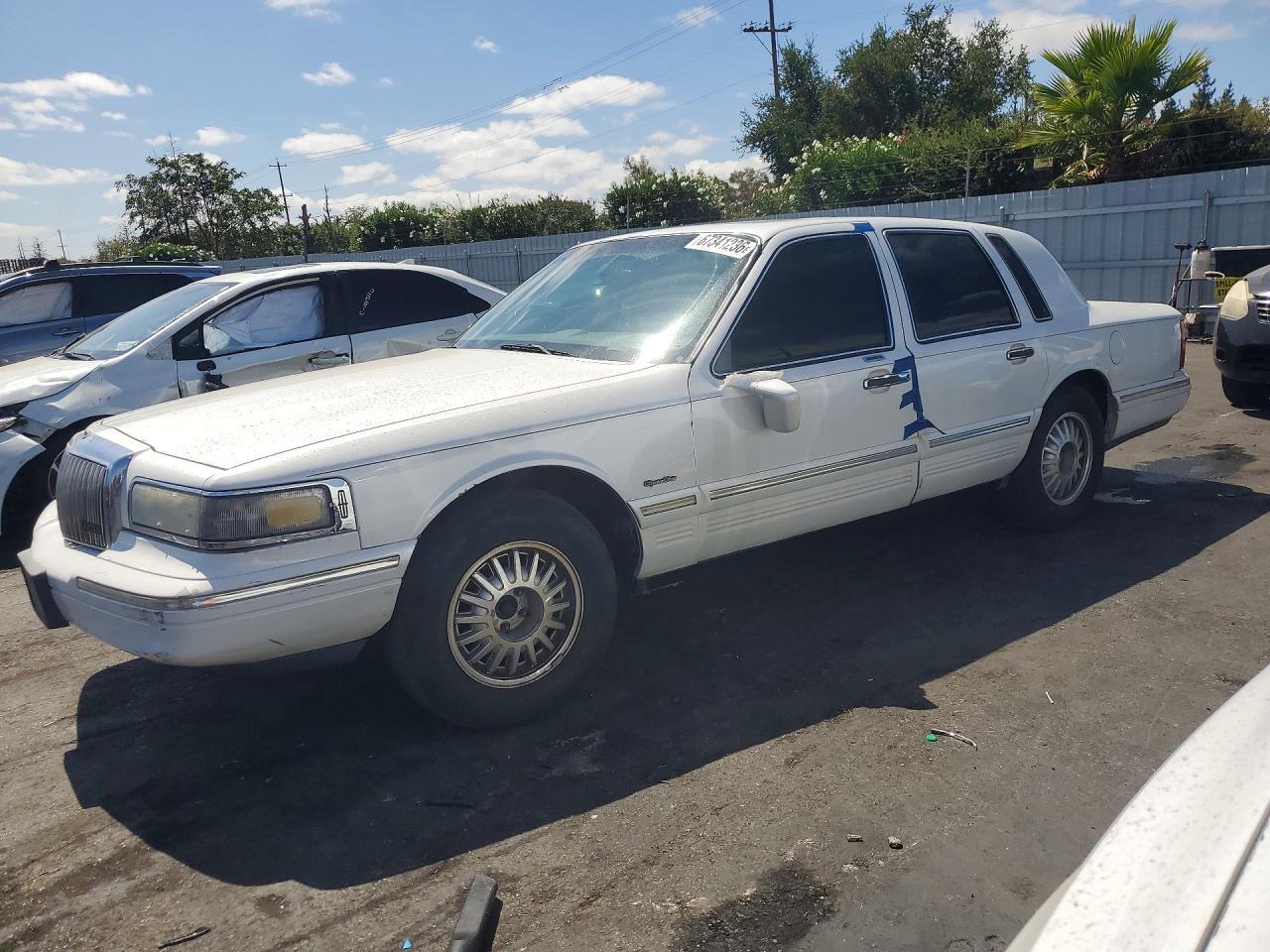 1997 LINCOLN TOWN CAR 1LNLM82W0VY613905