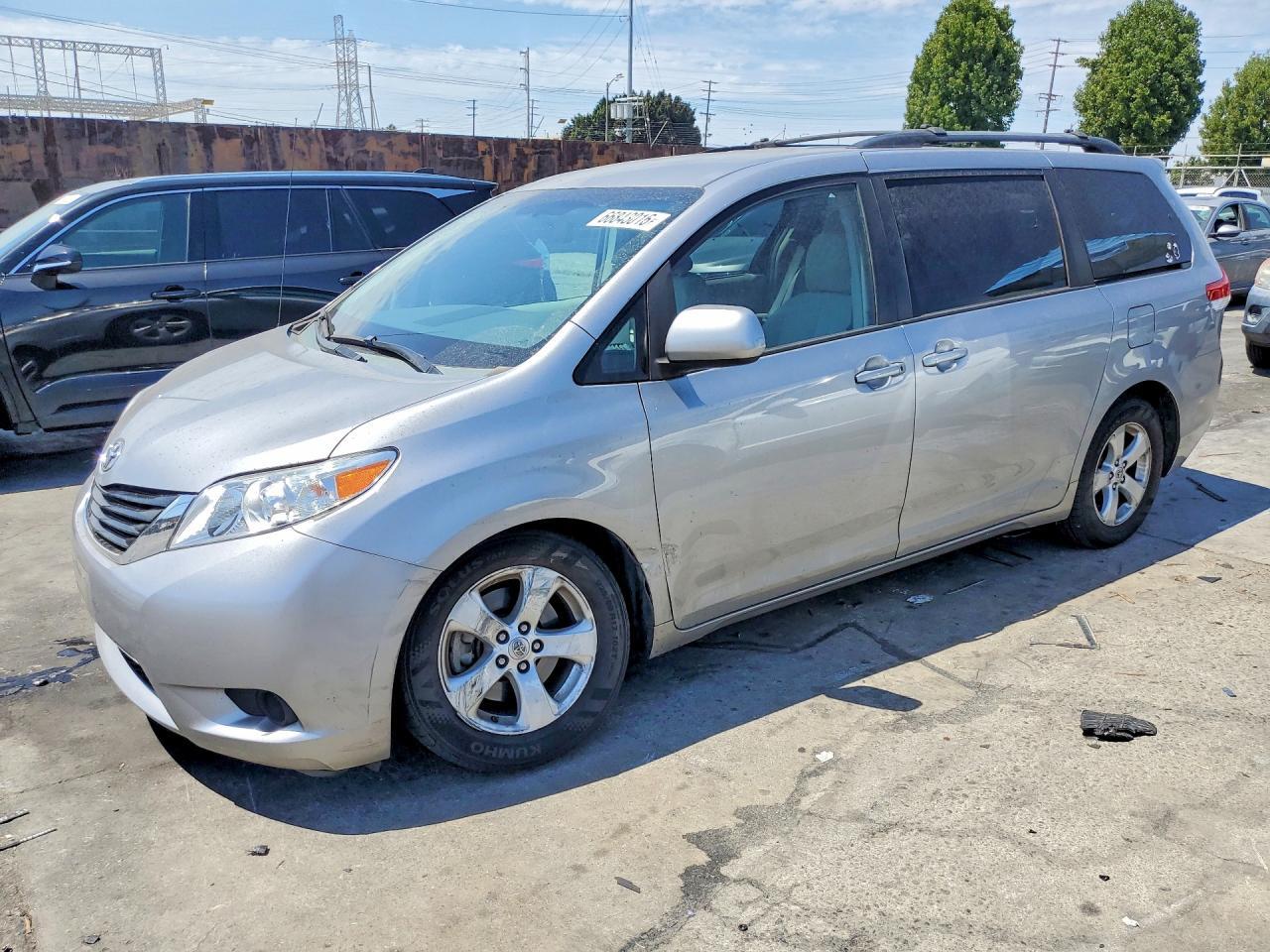 2012 TOYOTA SIENNA LE