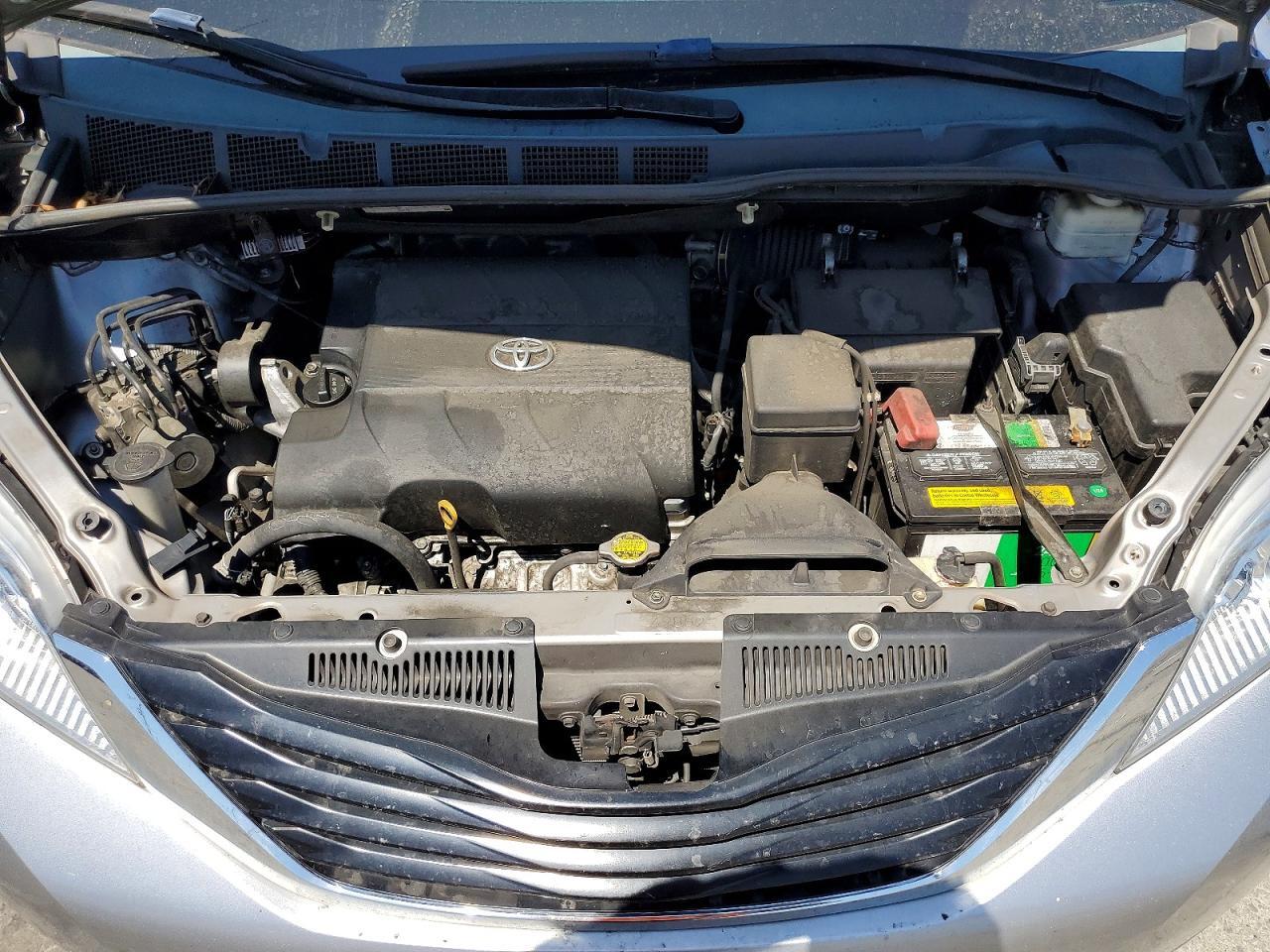 2012 TOYOTA SIENNA LE — Фото 12 из 13