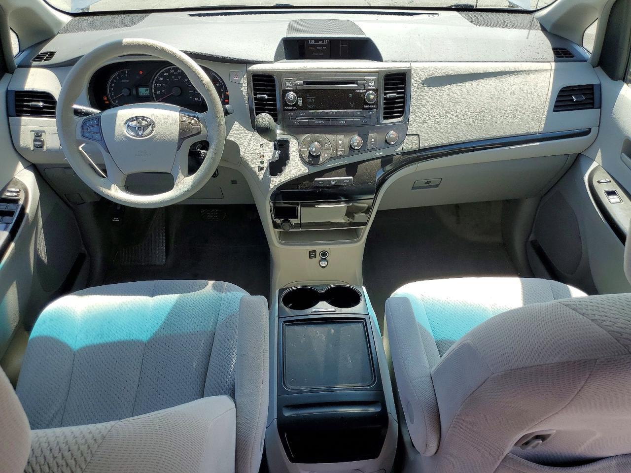 2012 TOYOTA SIENNA LE — Фото 8 из 13