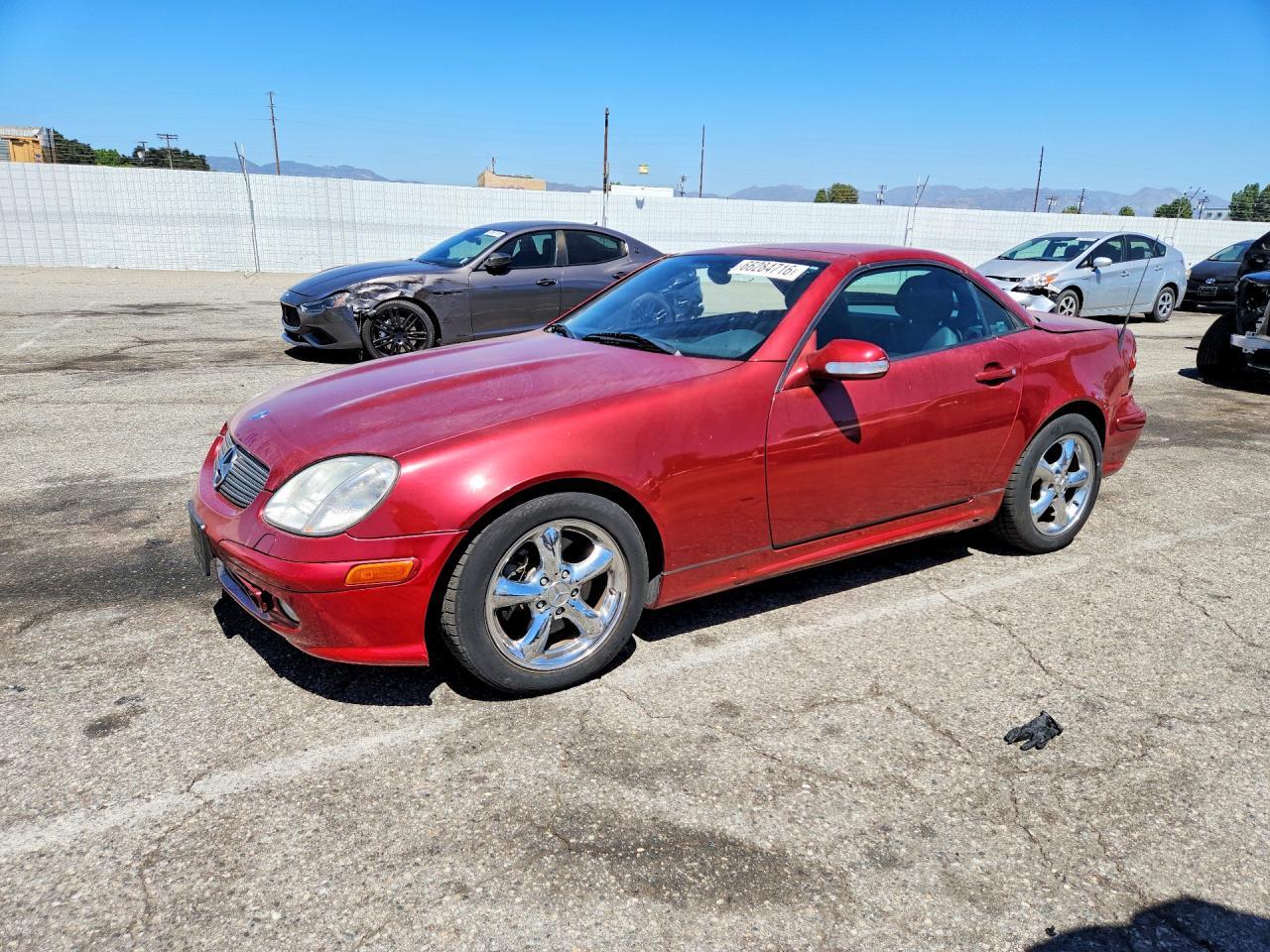 2002 MERCEDES-BENZ SLK WDBKK65F02F266748