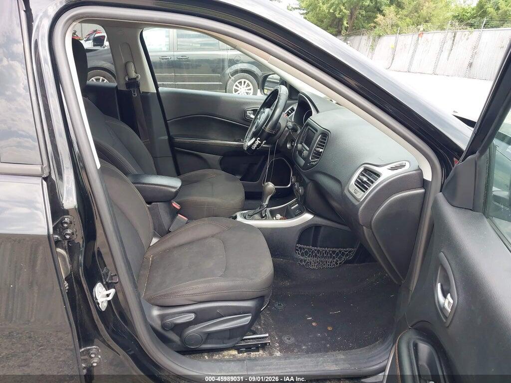 3C4NJCAB0JT105596 2018 JEEP COMPASS photo no. 5