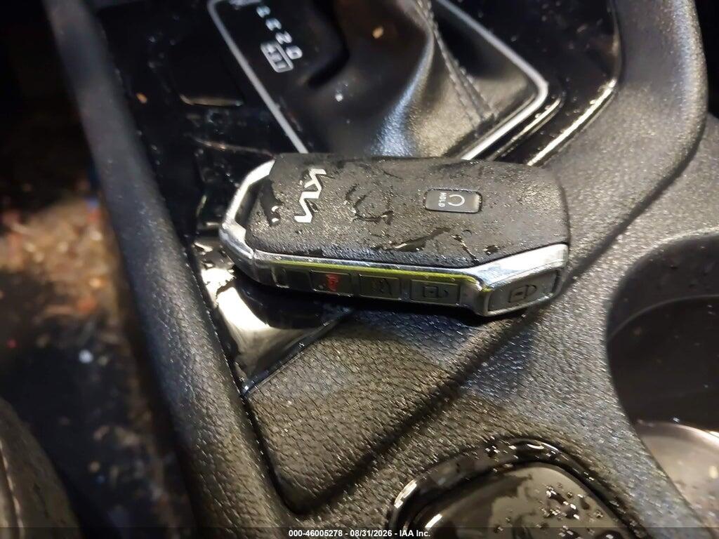 KNDCC3LC2N5536681 2022 KIA NIRO photo no. 11