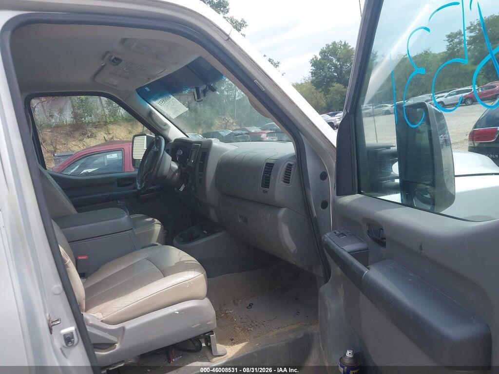 5BZAF0AA0HN853250 2017 NISSAN NV PASSENGER NV3500 HD photo no. 5