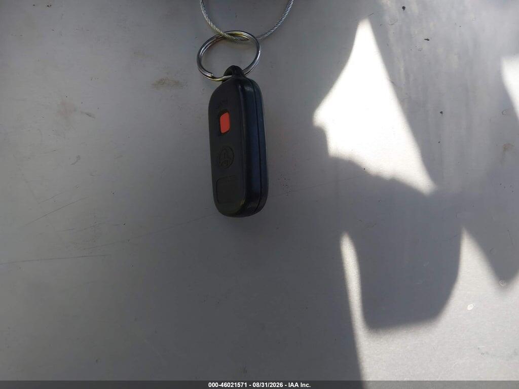2T1LR32EX4C258714 2004 TOYOTA MATRIX photo no. 11
