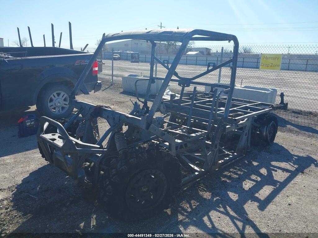 3JB7KAX49LK000375 2020 CAN-AM DEFENDER photo no. 2