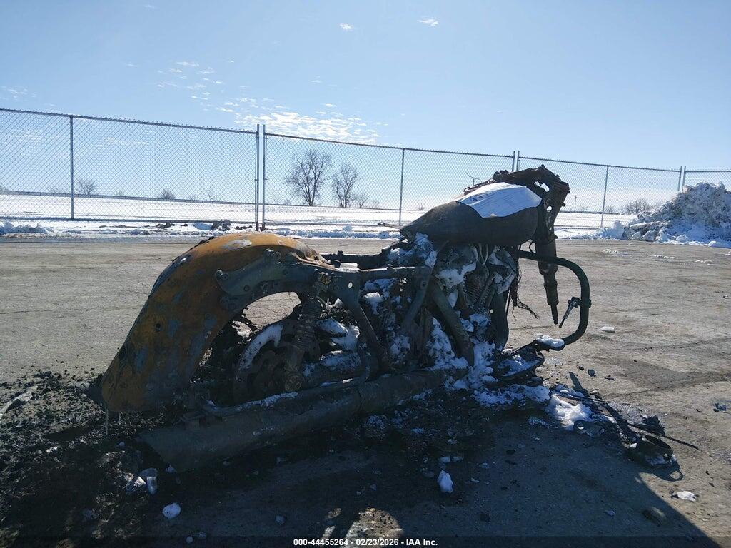 1HD1KBC12JB615586 2018 HARLEY-DAVIDSON FLHX photo no. 4