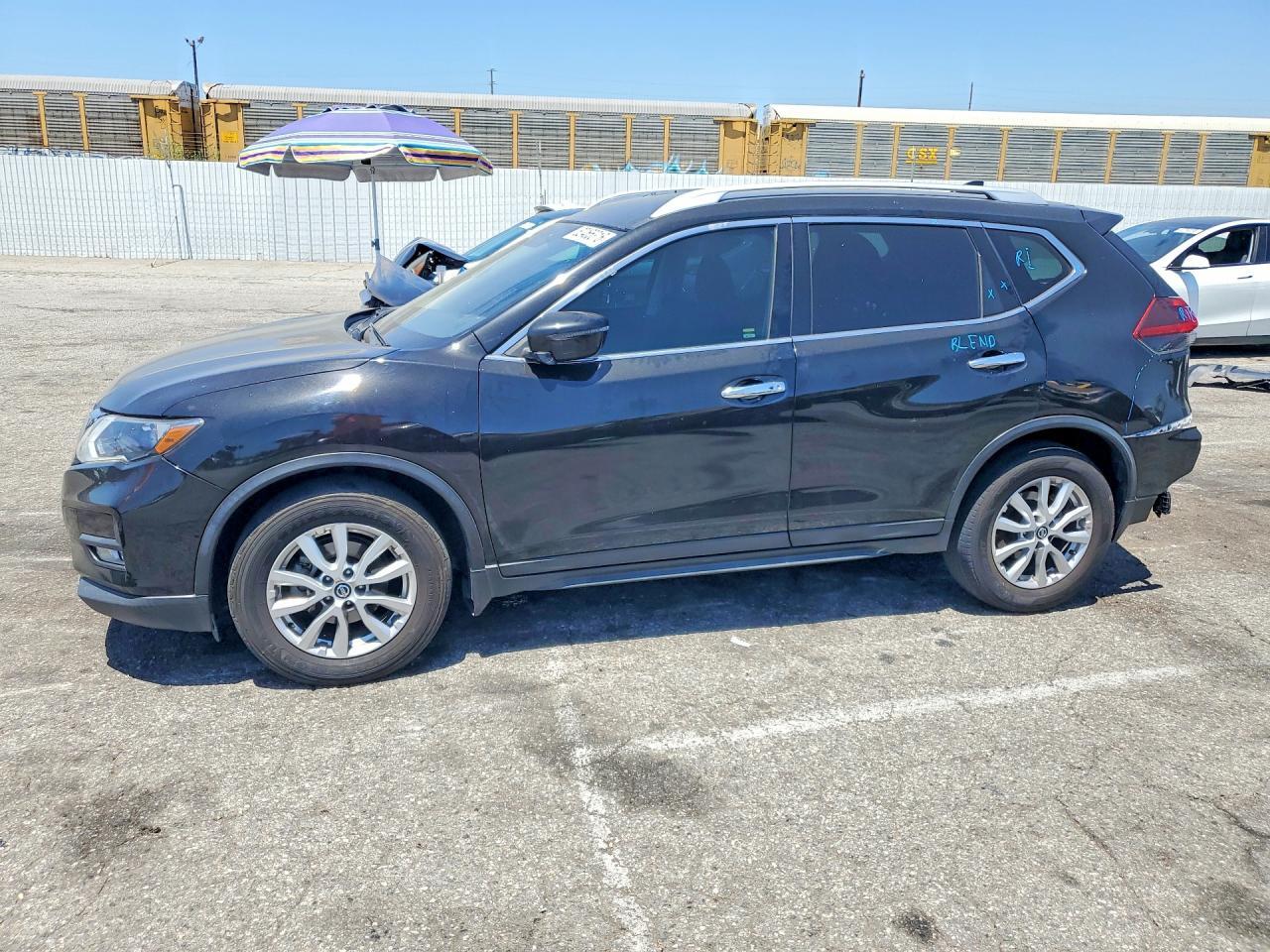 2018 NISSAN ROGUE KNMAT2MT2JP607862