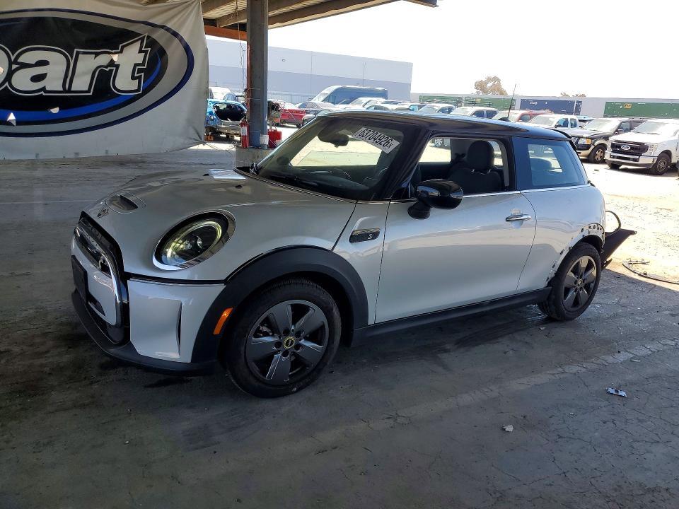 2022 MINI COOPER WMW13DJ07N2R94396