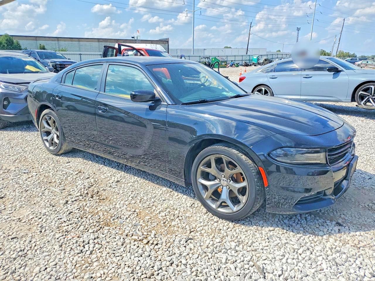 2016 DODGE CHARGER SXT — Фото 4 из 12