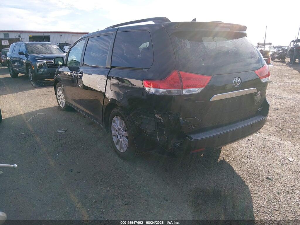 5TDDK3DC7BS002894 2011 TOYOTA SIENNA photo no. 3