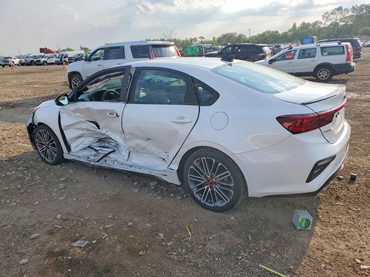 2021 KIA FORTE GT — Фото 2 из 13