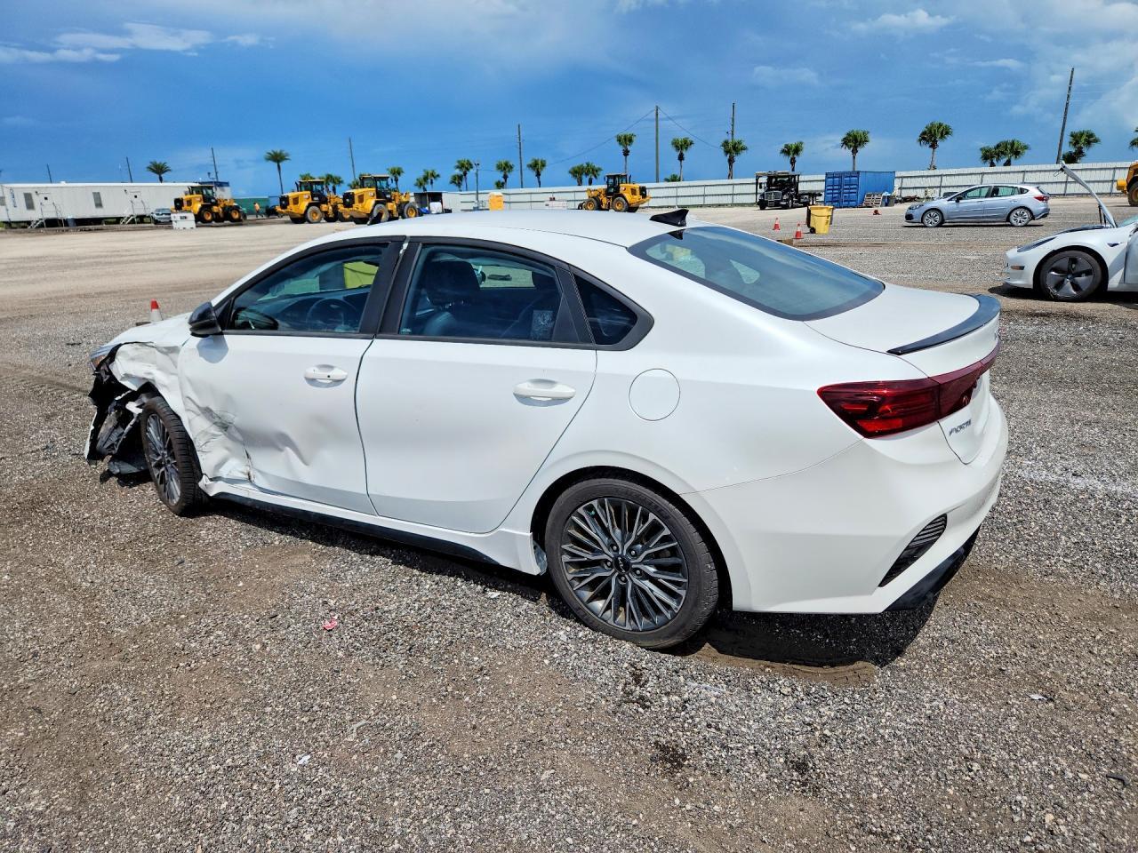 2023 KIA FORTE GT LINE — Фото 2 из 12