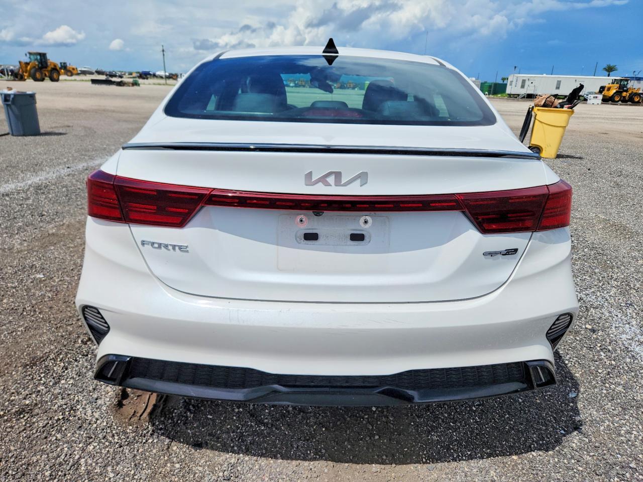 2023 KIA FORTE GT LINE — Фото 6 из 12