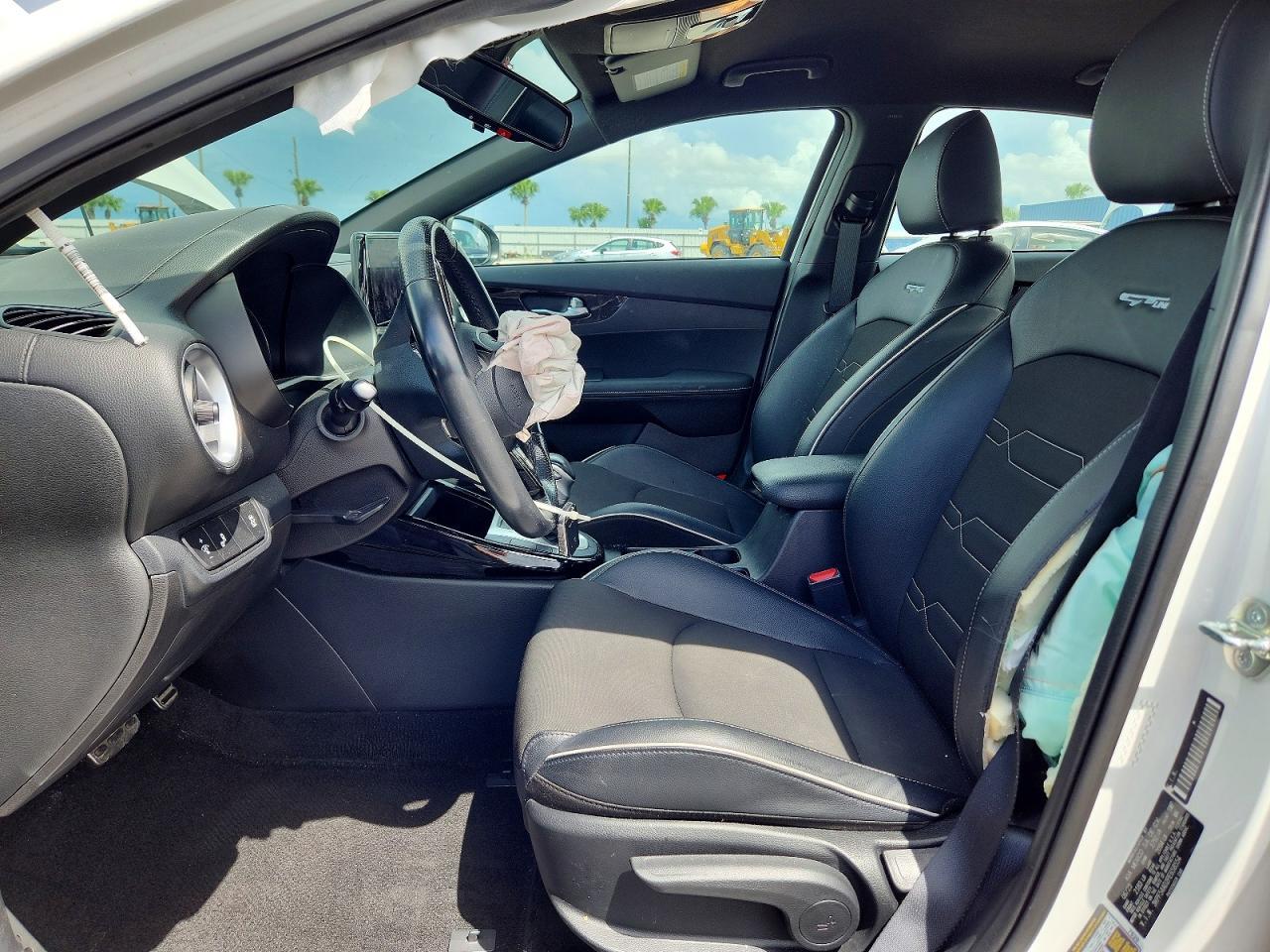 2023 KIA FORTE GT LINE — Фото 7 из 12