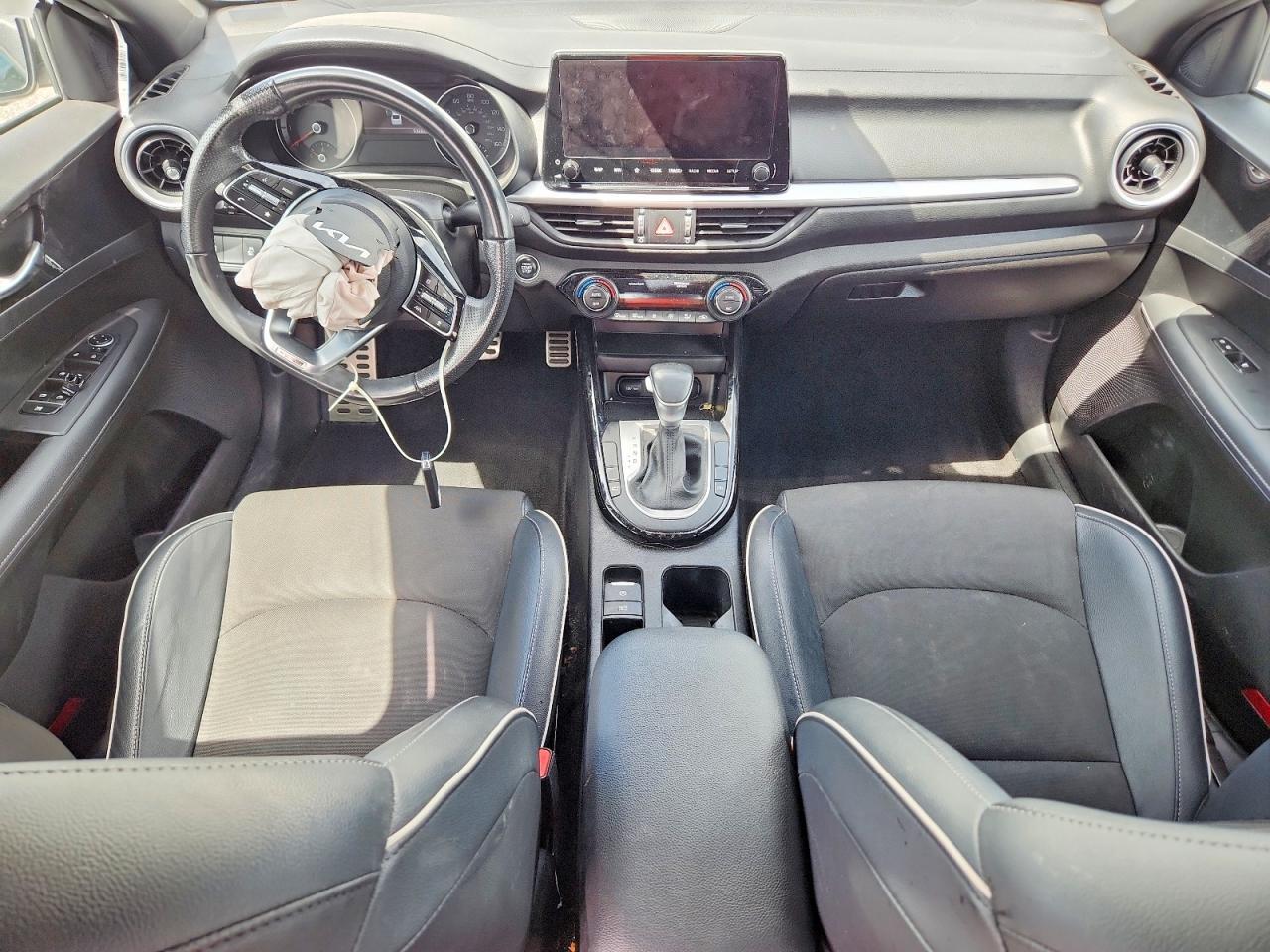 2023 KIA FORTE GT LINE — Фото 8 из 12