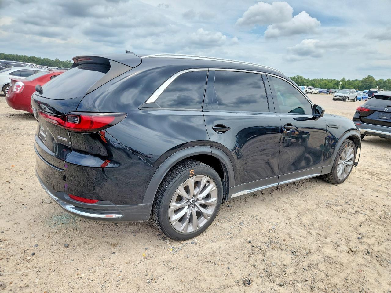 2024 MAZDA CX-90 PREMIUM — Фото 3 из 14