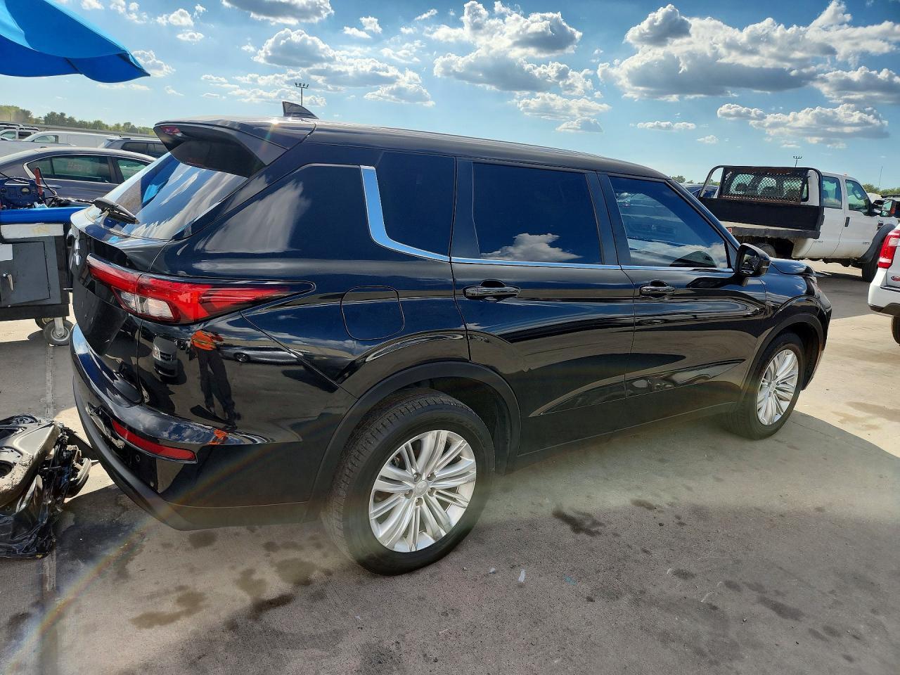 2024 MITSUBISHI OUTLANDER ES — Фото 3 из 13
