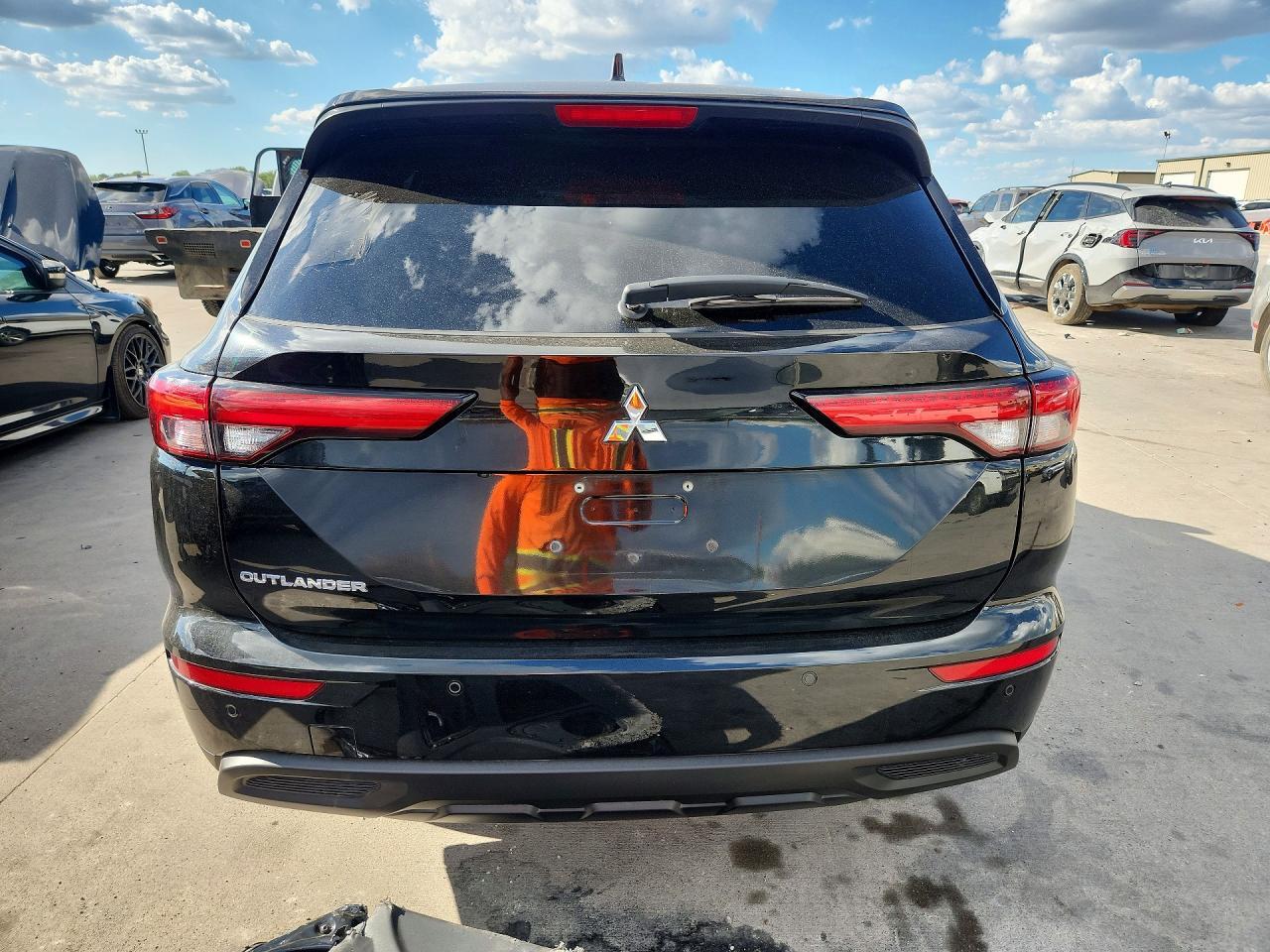 2024 MITSUBISHI OUTLANDER ES — Фото 6 из 13
