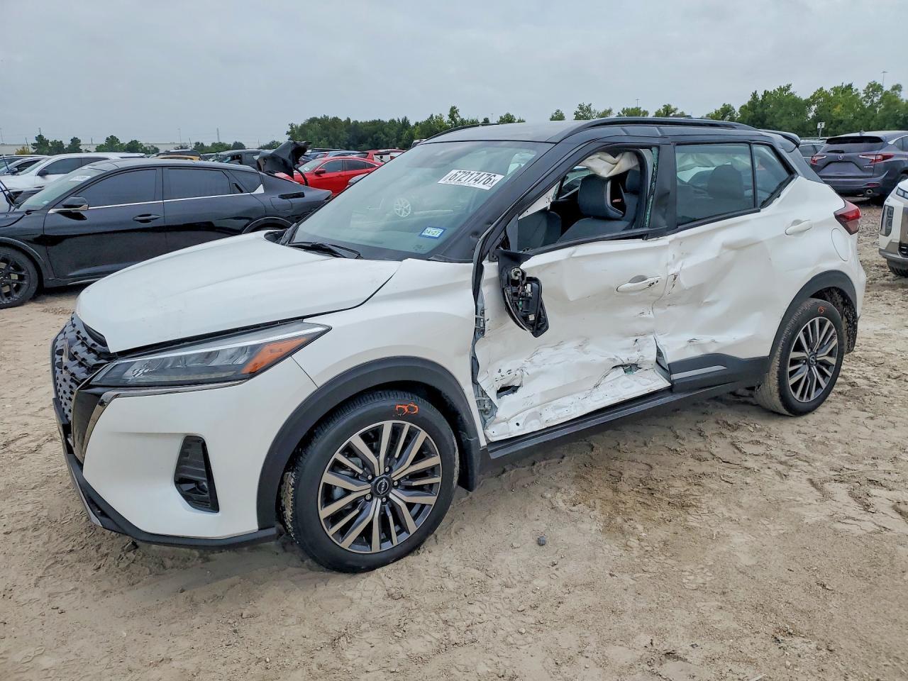 2024 NISSAN KICKS SR