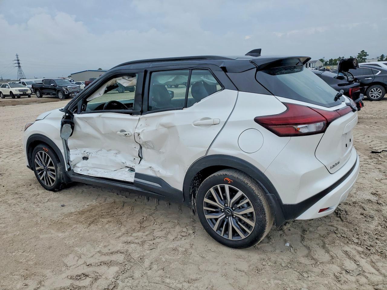 2024 NISSAN KICKS SR — Фото 2 из 13