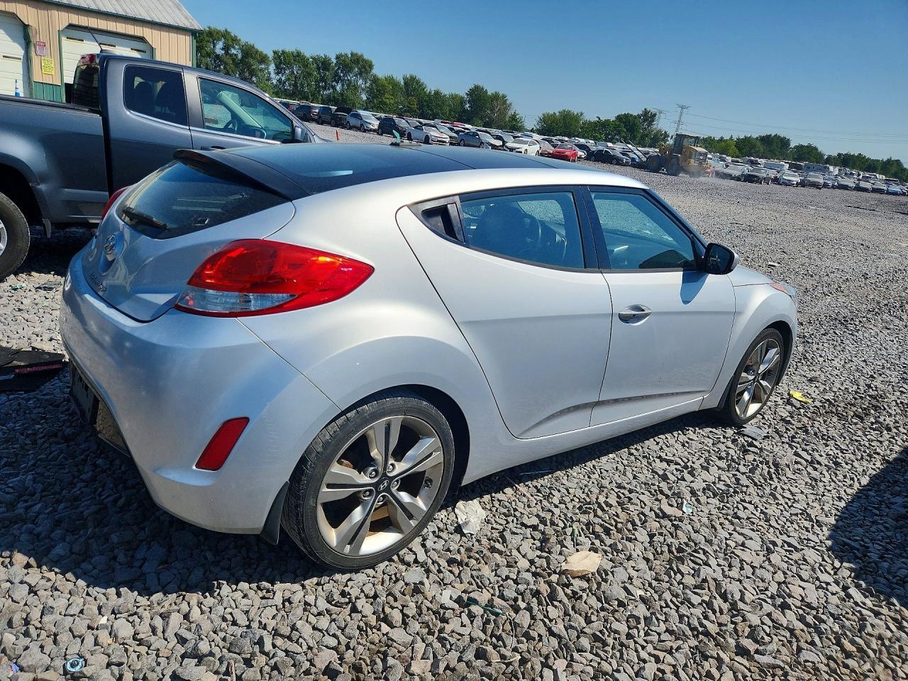 2017 HYUNDAI VELOSTER VALUE EDITION — Фото 3 из 12