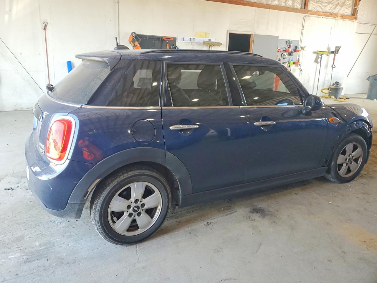 2017 MINI COOPER — Фото 3 из 12
