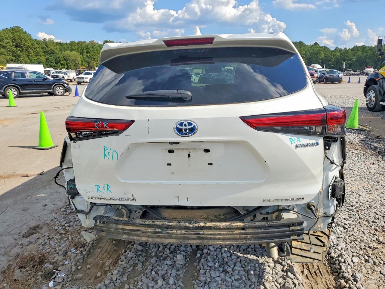 2021 TOYOTA HIGHLANDER HYBRID PLATINUM — Фото 6 из 14