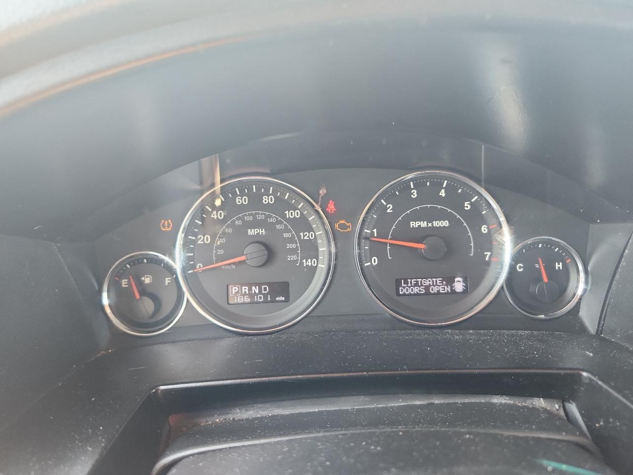 2010 JEEP COMMANDER SPORT — Фото 9 из 13