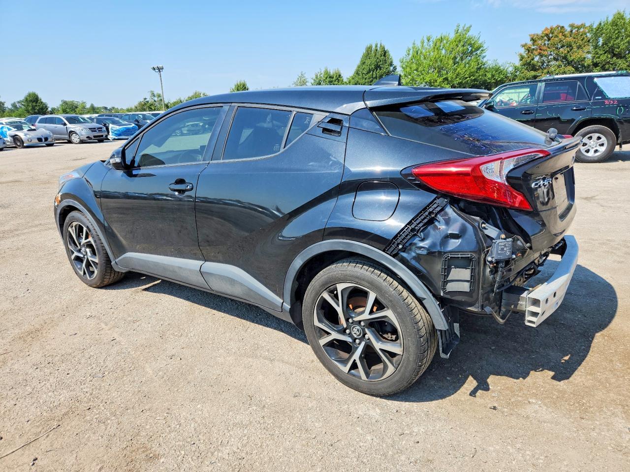 2019 TOYOTA C-HR XLE — Фото 2 из 13