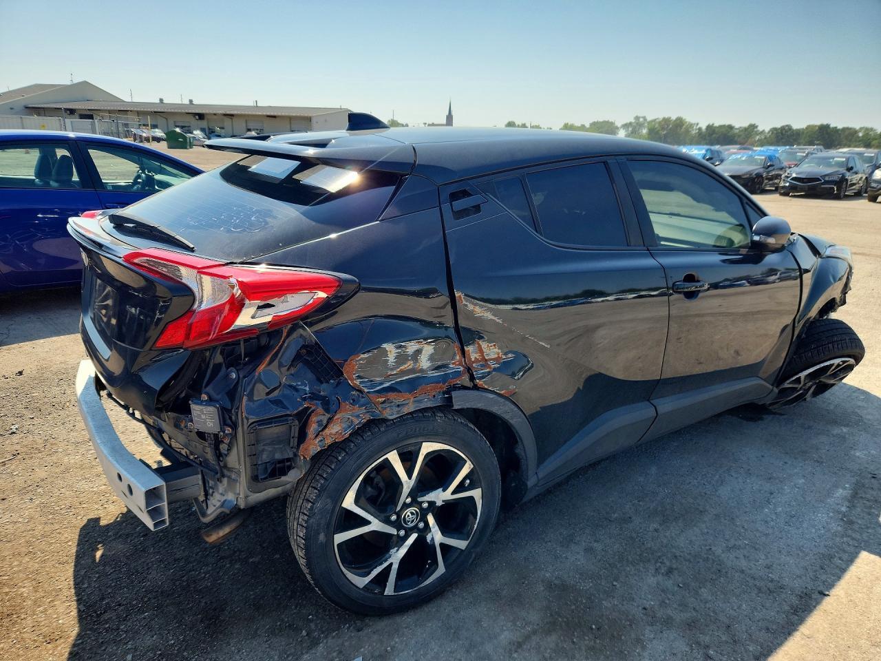 2019 TOYOTA C-HR XLE — Фото 3 из 13