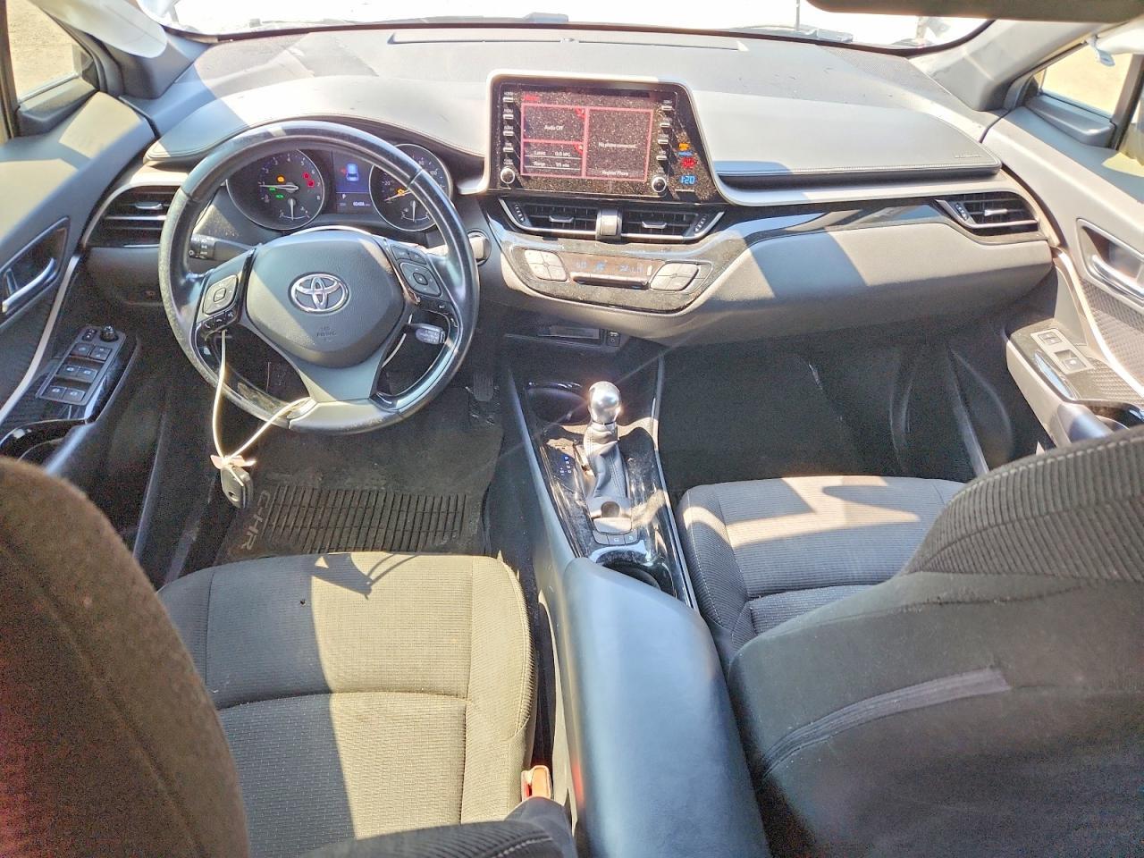 2019 TOYOTA C-HR XLE — Фото 8 из 13