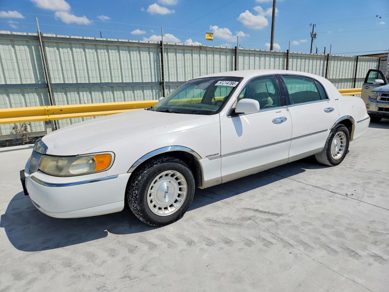1998 LINCOLN TOWN CAR 1LNFM81W4WY710346