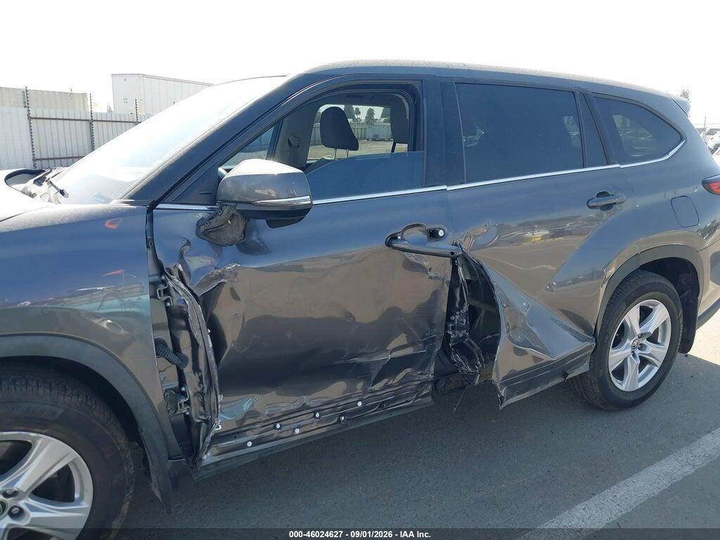 5TDBBRCH8NS552679 2022 TOYOTA HIGHLANDER photo no. 6