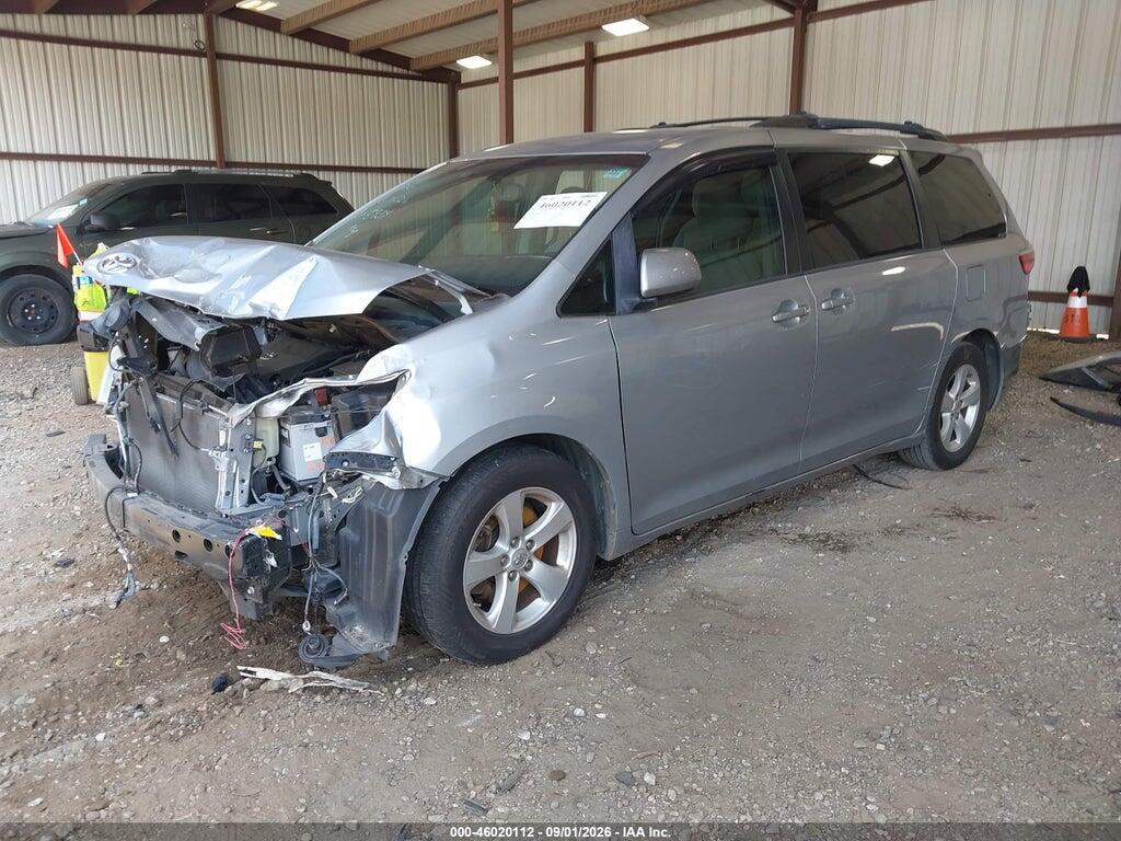 5TDKK3DCXFS535934 2015 TOYOTA SIENNA photo no. 2