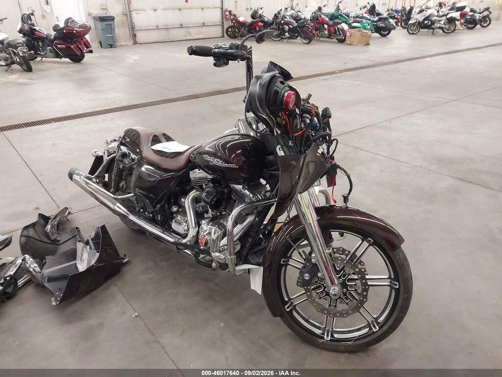 2011 HARLEY-DAVIDSON FLHX 1HD1KBM15BB658755