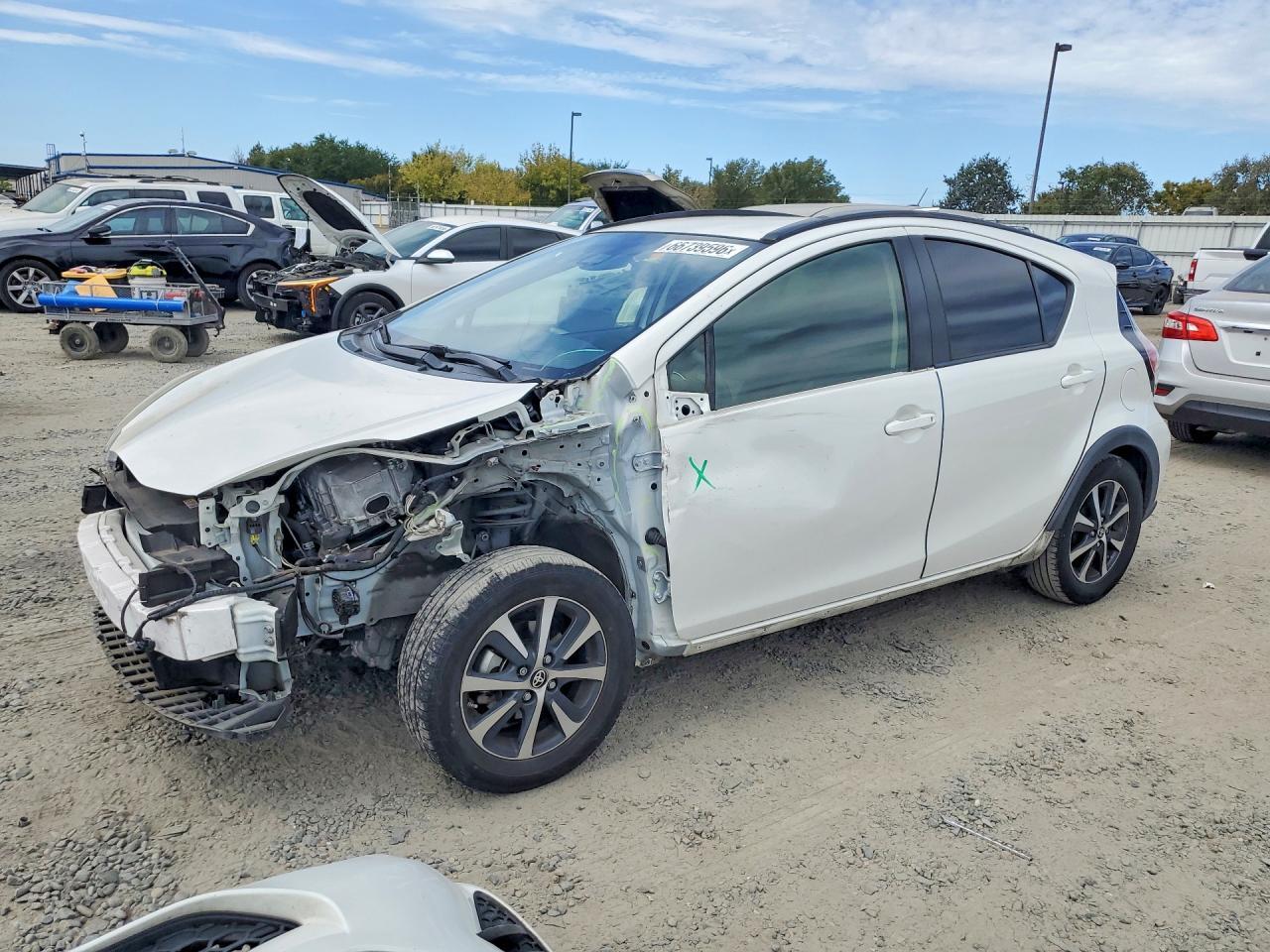2018 TOYOTA PRIUS C JTDKDTB30J1613589