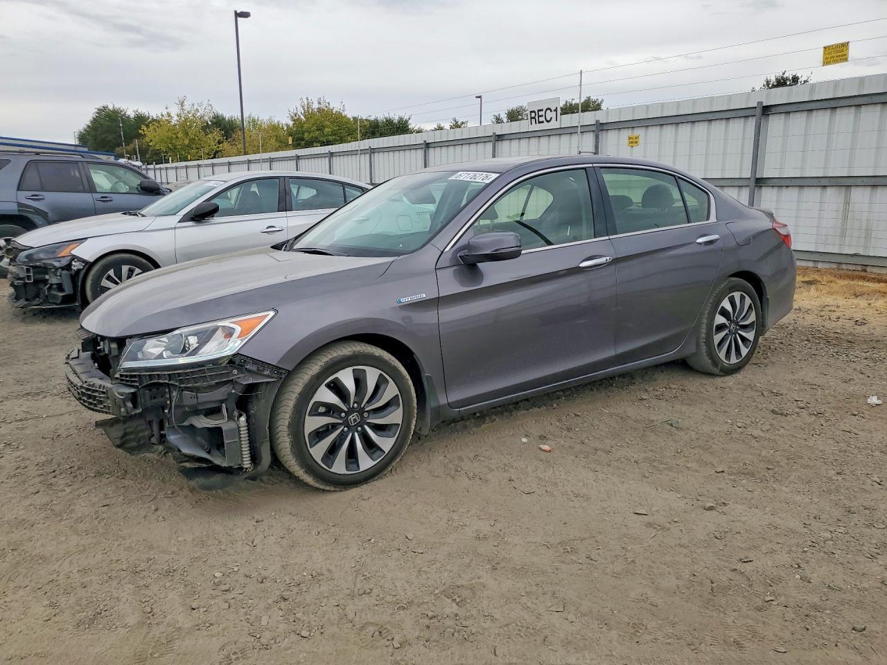 2017 HONDA ACCORD JHMCR6F55HC014557