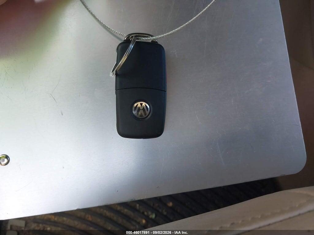 3VW517AT9HM824072 2017 VOLKSWAGEN BEETLE photo no. 11