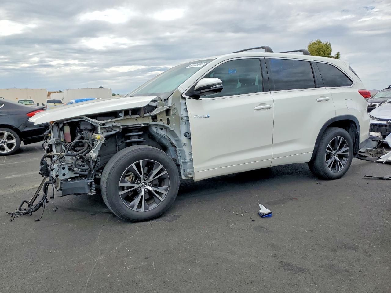 2018 TOYOTA HIGHLANDER HYBRID 5TDBGRFH8JS040170